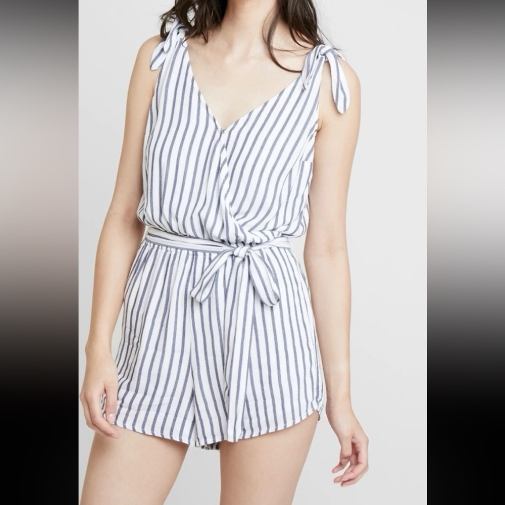 NWT Ambercrombie & Fitch V-Neck Belted Striped Navy & White Romper Size XL